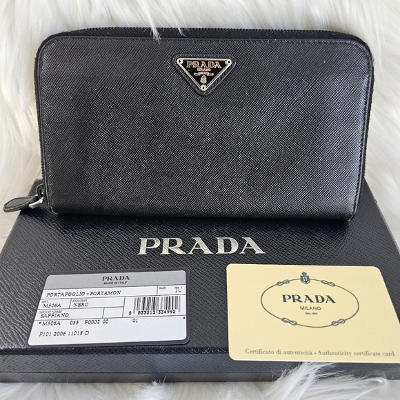 🖤 Prada Zippy 🖤 - Picture 1 of 9